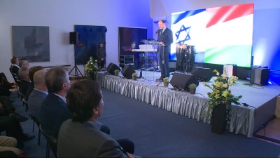 Kiállítás és ünnepség