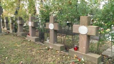 Gyertyák és virágok