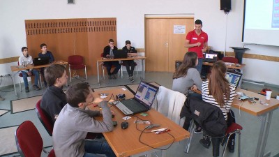 Játszva tanultak robotprogramozást a fiatalok