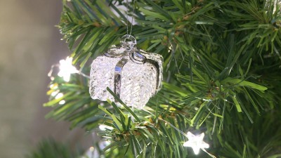 Fenyőfadivat és karácsonyi díszek