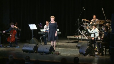 Új lemezét mutatta be Udvaros Dorottya 