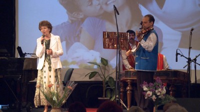 Nótákkal, versekkel köszöntötték az édesanyákat