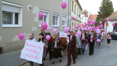 Rózsaszín szalagos séta