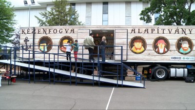 Kalózhajón az elfogadásért